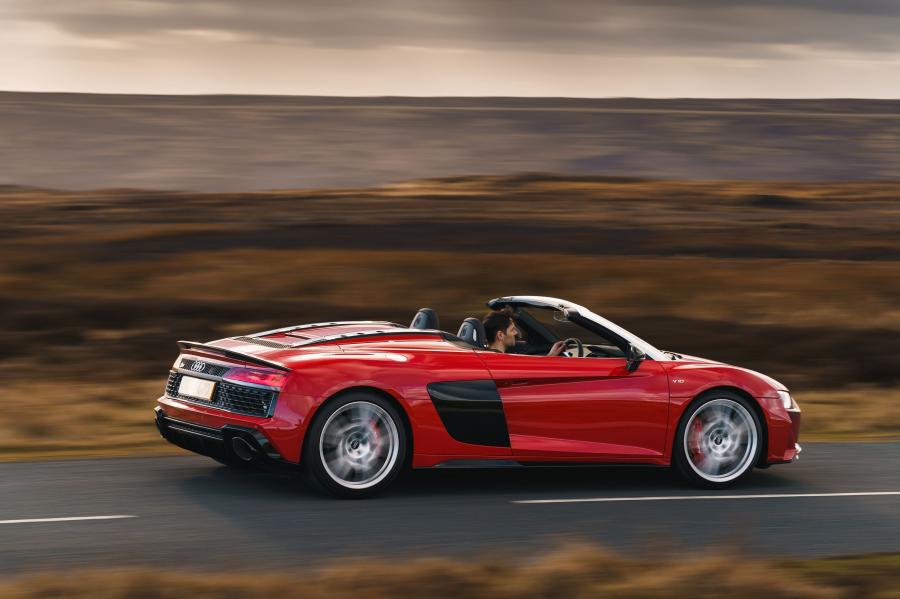  Audi R8 V10 Performance Spyder 2019 года  (UK) (фото 33 из 40)